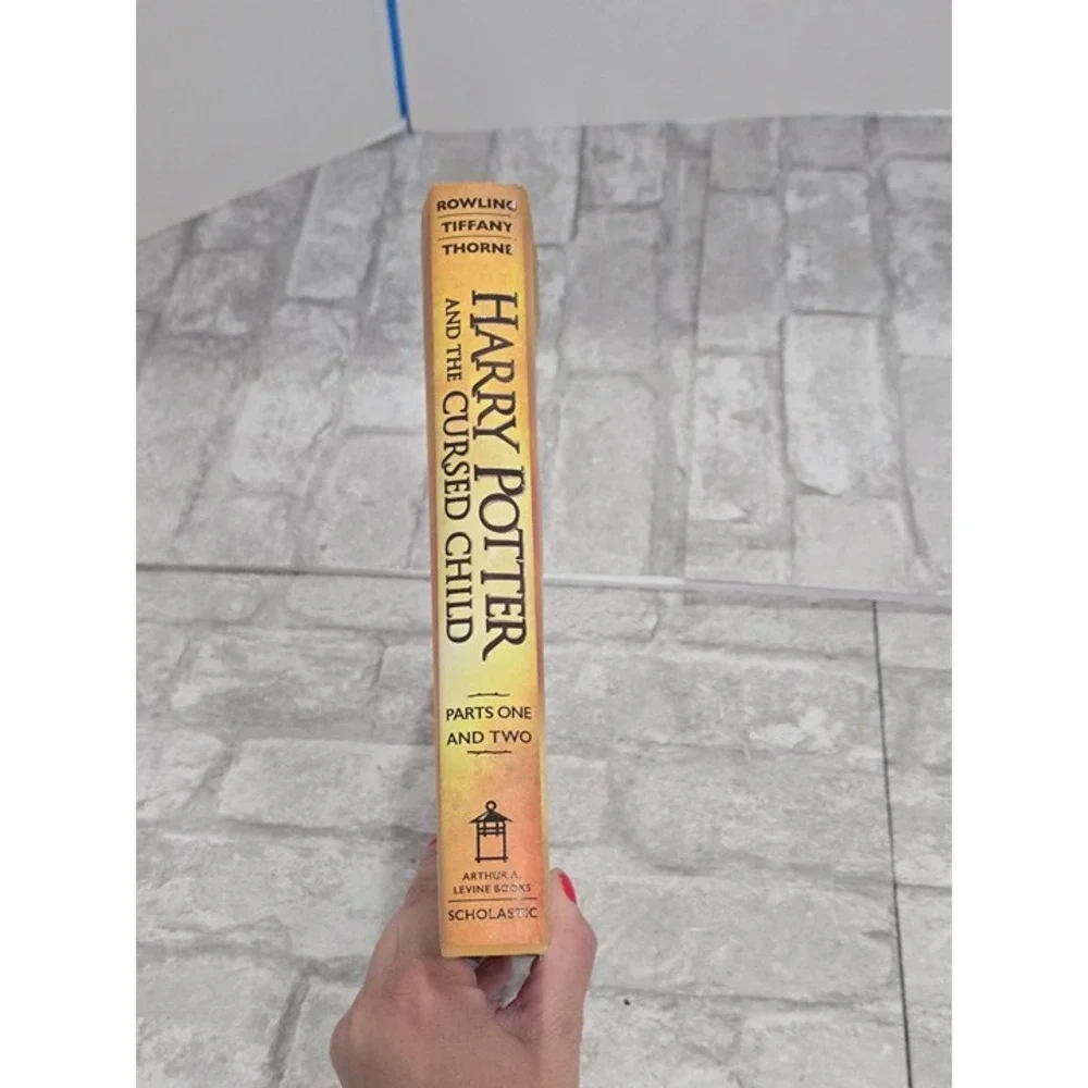 Harry Potter and the Cursed Child -‎ Parts One & Two: The Official Script Book